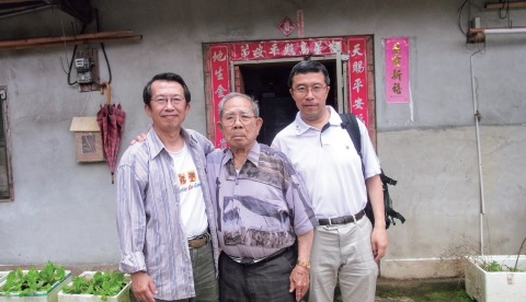 楊守国先生(中央) Image